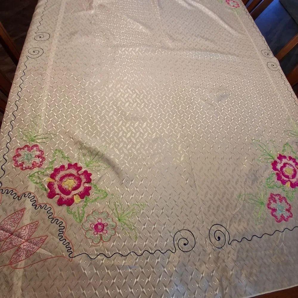 White silk patterened 68